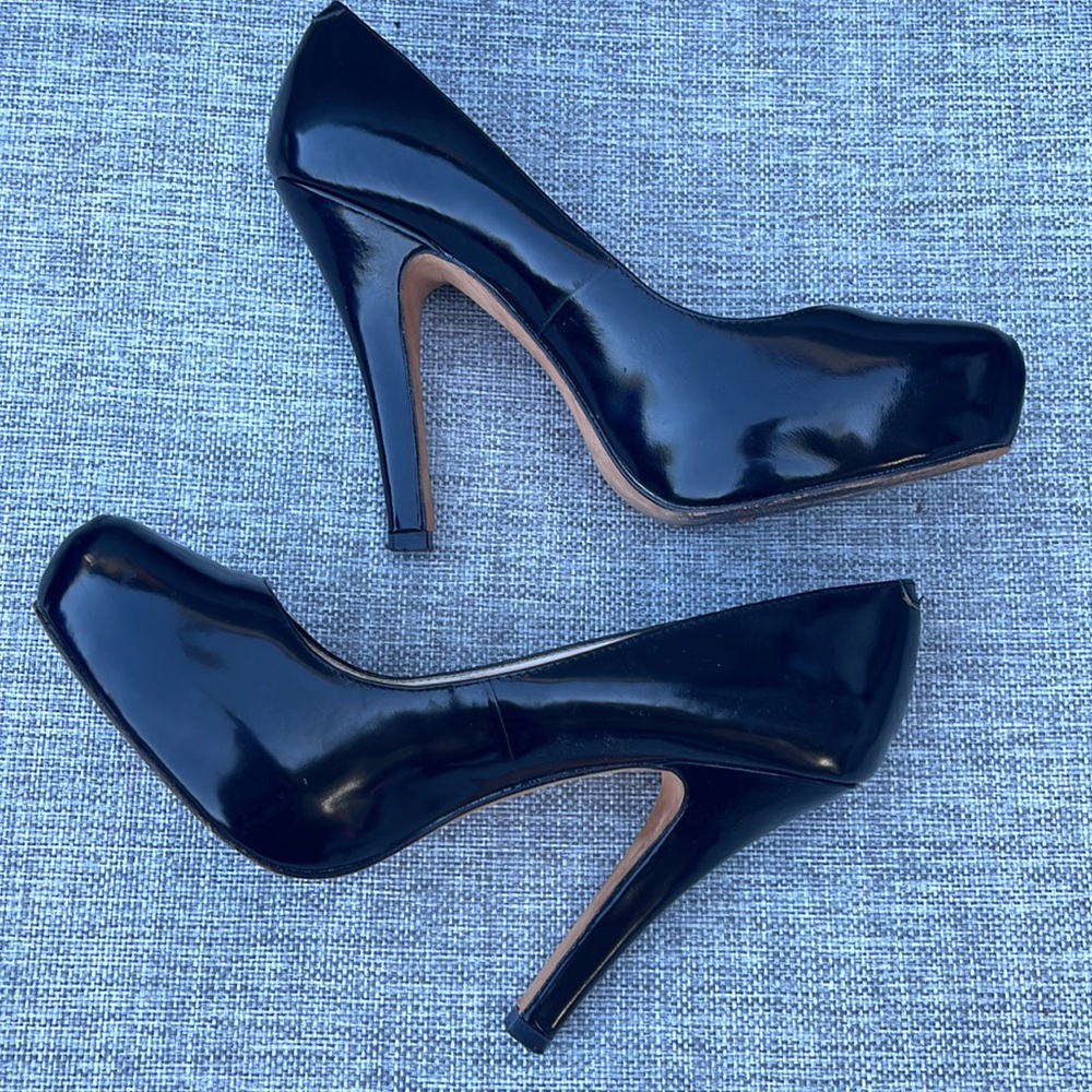 Steven by Steve Madden - black , shiny leather platform heels - Picture 9 of 12